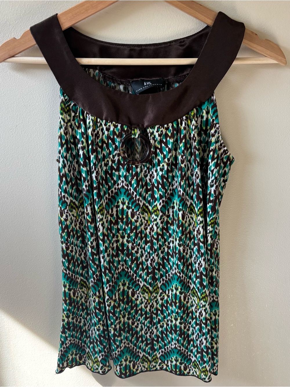 IZ Byer Chevron Pattern Sleeveless Blouse